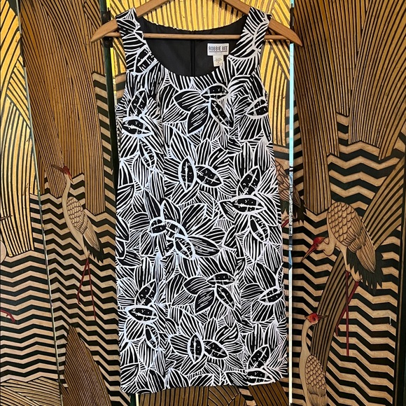 Robbie Bee Dresses & Skirts - Vintage Robbie Bee Petite Black and White Leaf Print Tropical Art Deco